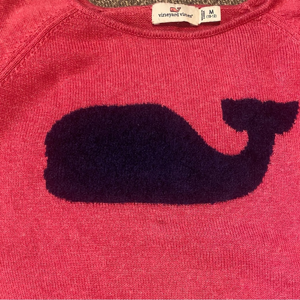 Adorable Vineyard Vines whale sweater! Excellent condition!